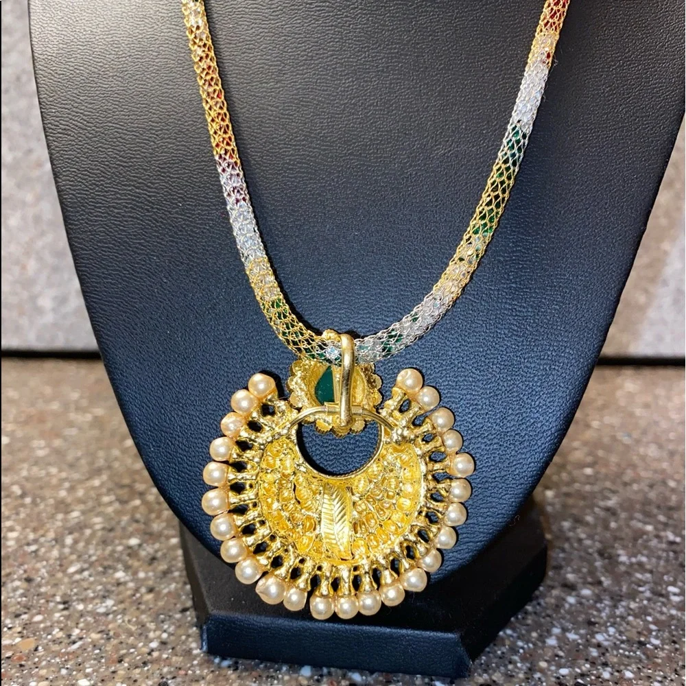 Artificial Design Necklace And Pierced Earring Set - Picture 5 of 5